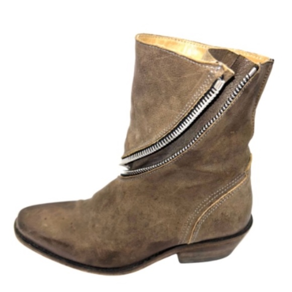 John Fluevog Shoes - John Fluevog Tan Ruth Skin Spiral Zip Ankle Boots | 6